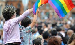 In Italia 100mila bambini hanno genitori gay. Psicologi: stanno bene