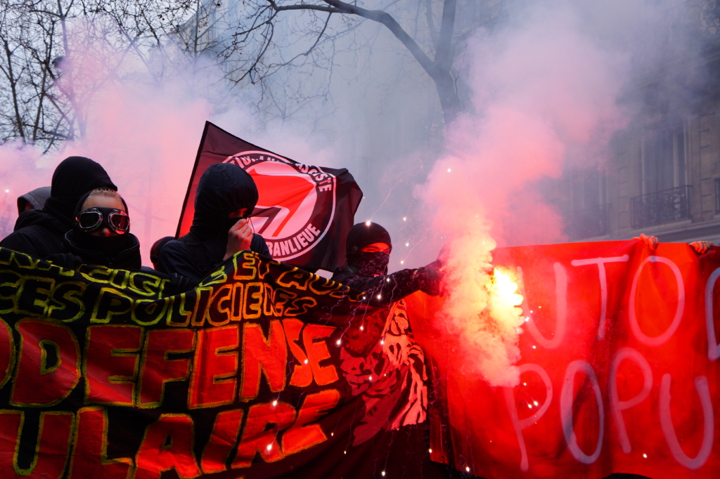 Parigi, ancora una marcia contro le violenze della polizia: pochi scontri /FOTO
