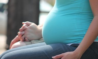 Scienza, scoperta shock: è possibile una gravidanza dopo la menopausa