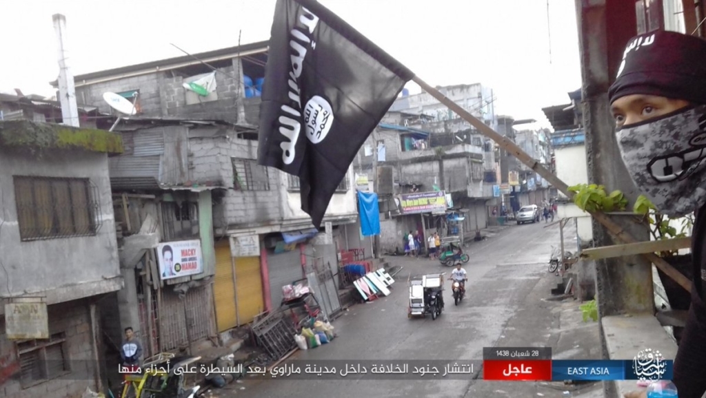 Terrorismo, la bandiera del Daesh sventola a Marawi