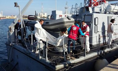 Immigrati, Marina libica: "Cadaveri divorati dagli squali"