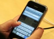 Tecnologia, Apple rallenta i vecchi cellulari e partono le richieste di risarcimento