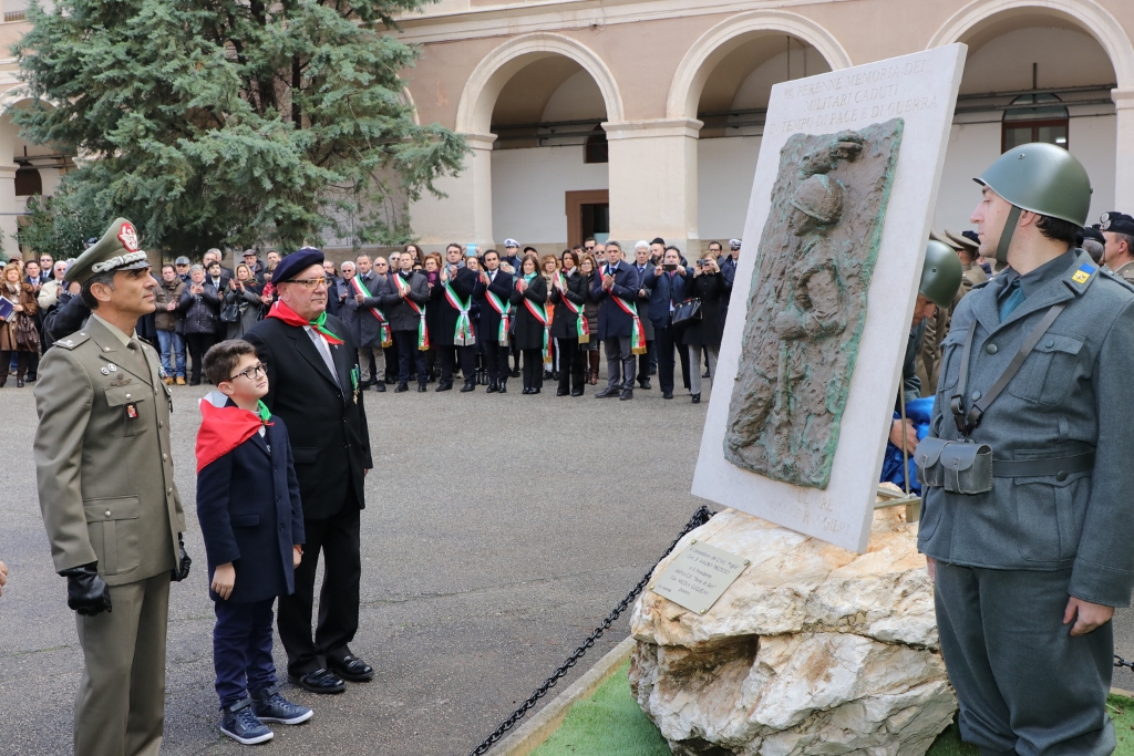Esercito, a Bari inaugurato il monumento ai caduti in tempo di pace e guerra