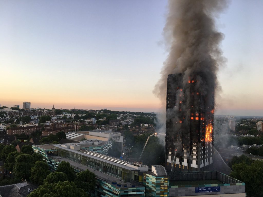 Londra, Greenfell Tower: dossier rivela mancanze che costarono la vita a 71 persone