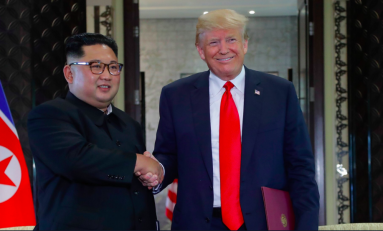 Storica stretta di mano Trump-Kim, le due 'teste calde' firmano accordo