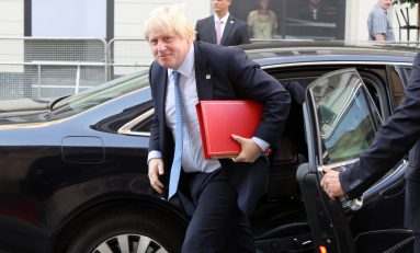 Il governo britannico cade a pezzi: Johnson si dimette
