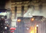 A Parigi torna la guerriglia: gilet gialli ancora in piazza