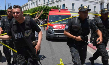 Tunisi, due attentati in pieno centro: morto un poliziotto