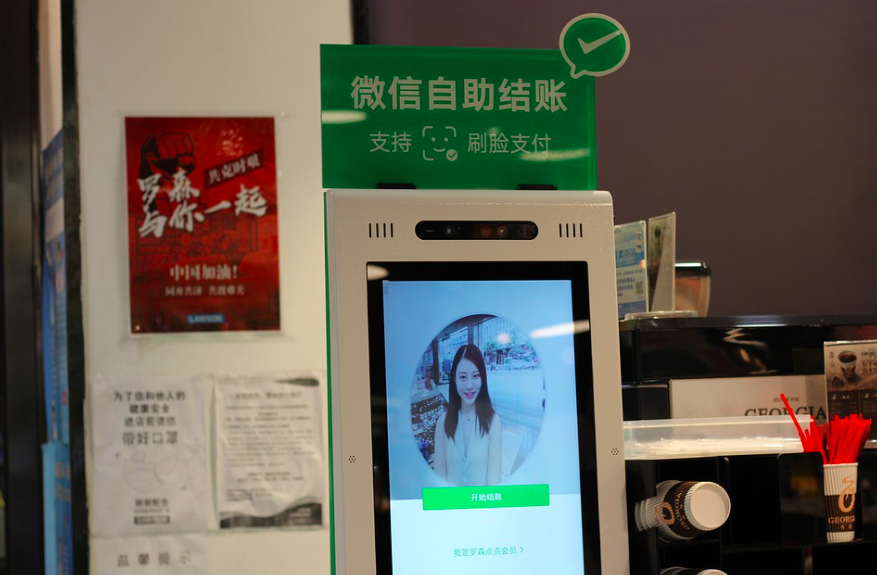 Cina, arresti e censura: così la App WeChat spia i cittadini