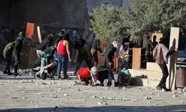 Scontri a Gerusalemme: la preghiera islamica condita dal lancio di sassi